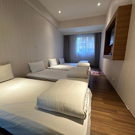Young Soarlan Hotel - Tainan Esterno foto