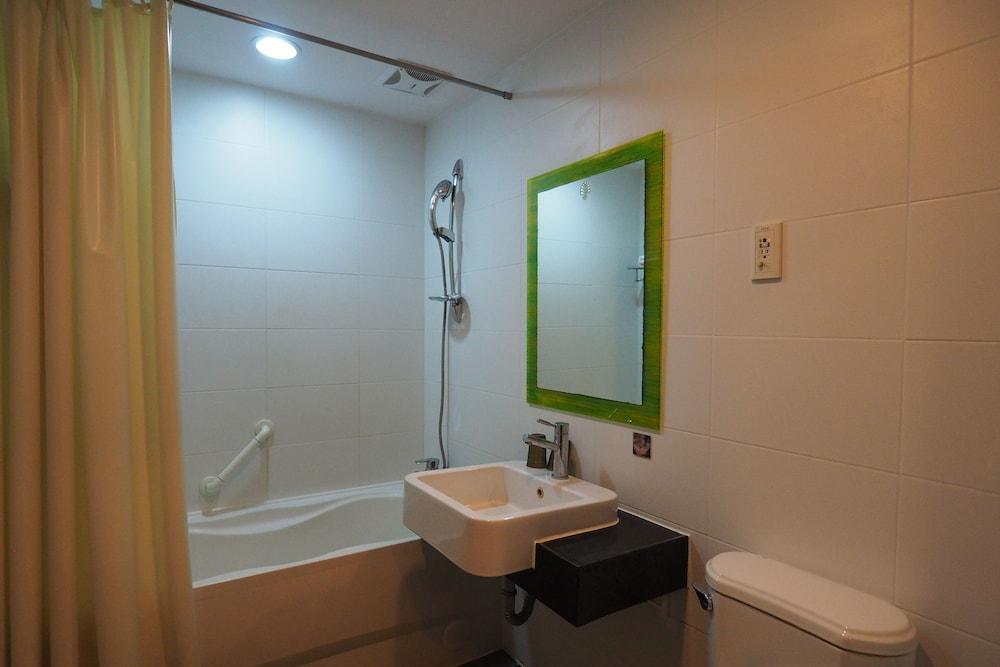 Young Soarlan Hotel - Tainan Esterno foto