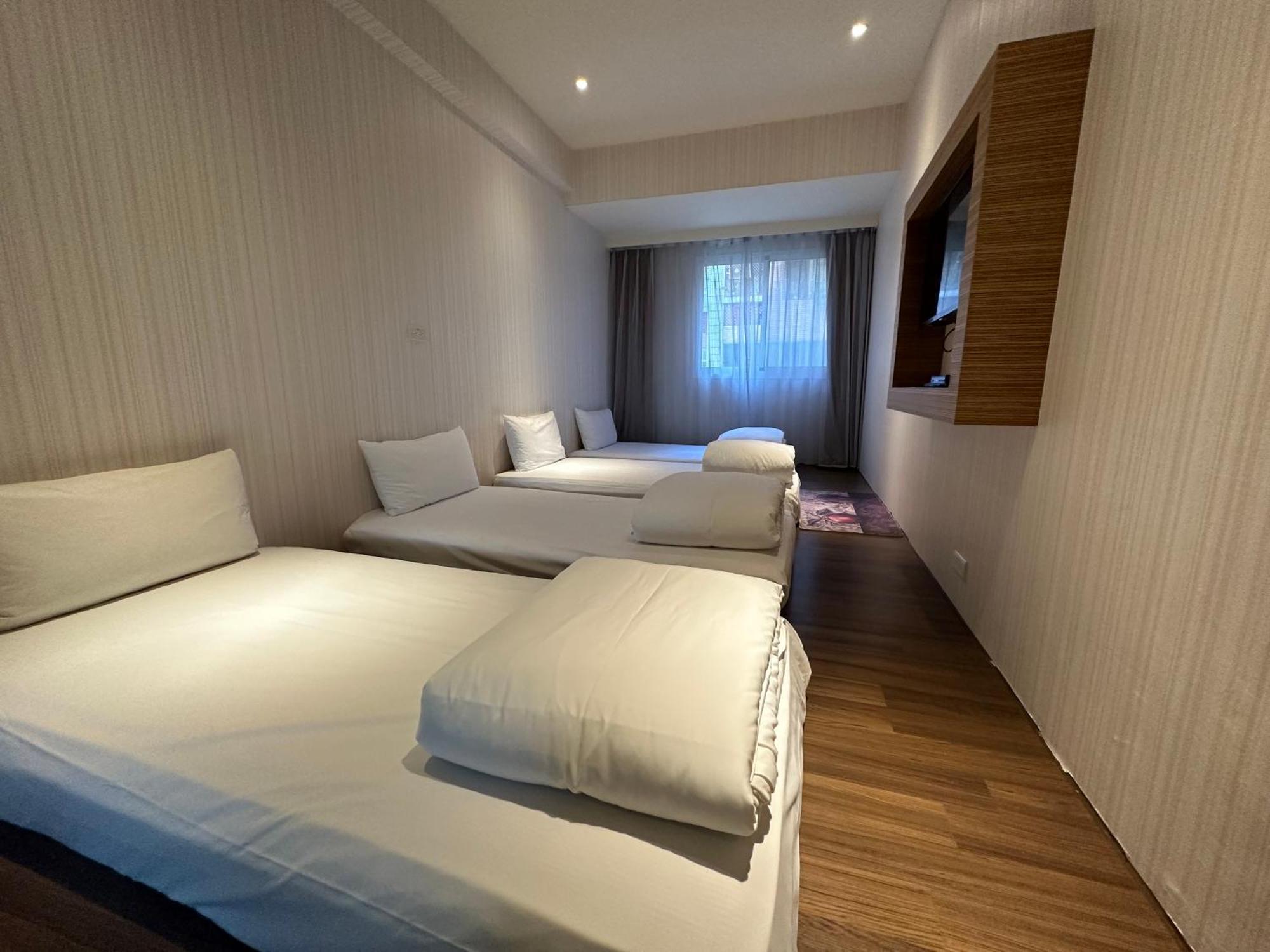 Young Soarlan Hotel - Tainan Esterno foto