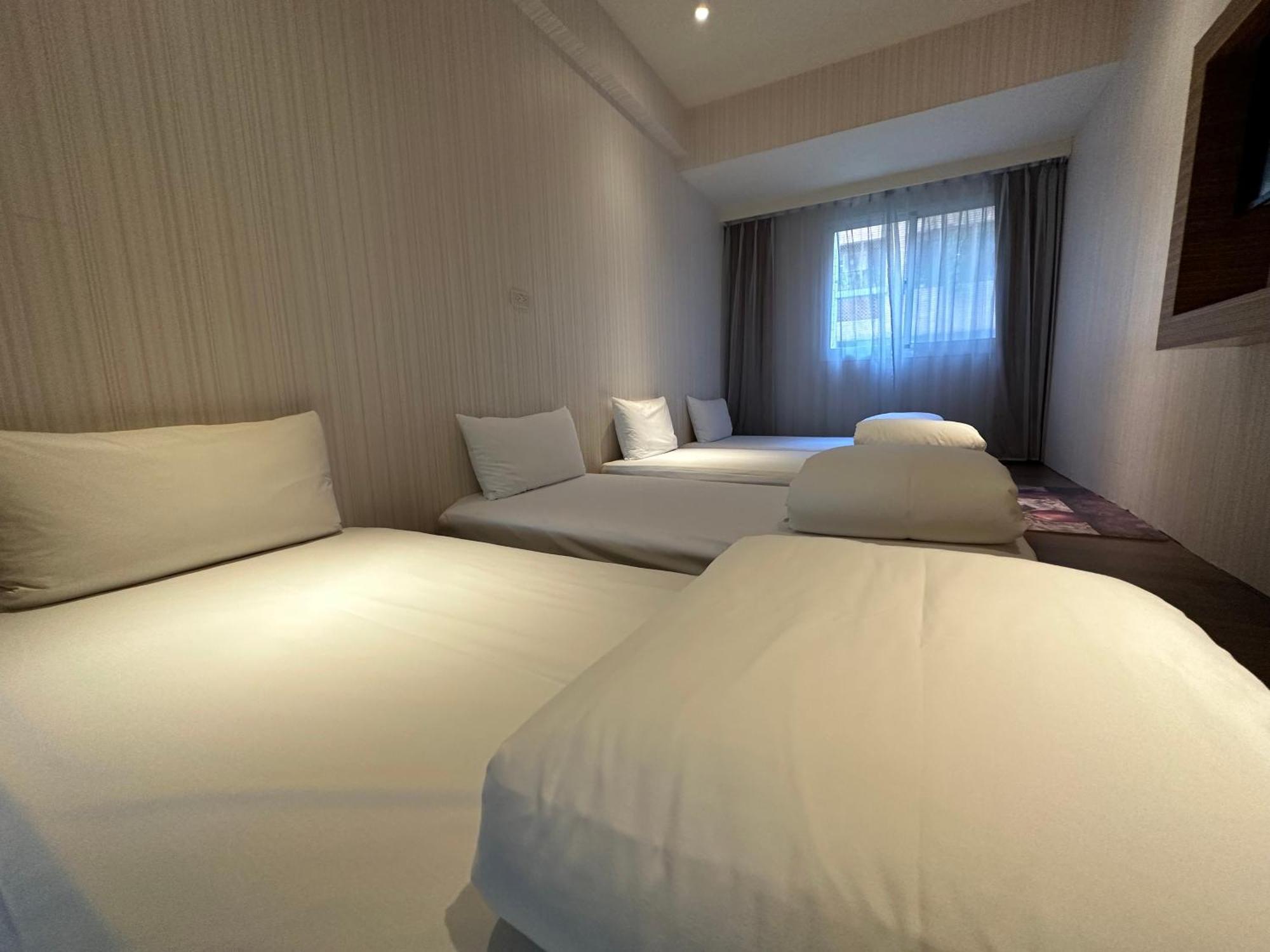 Young Soarlan Hotel - Tainan Esterno foto