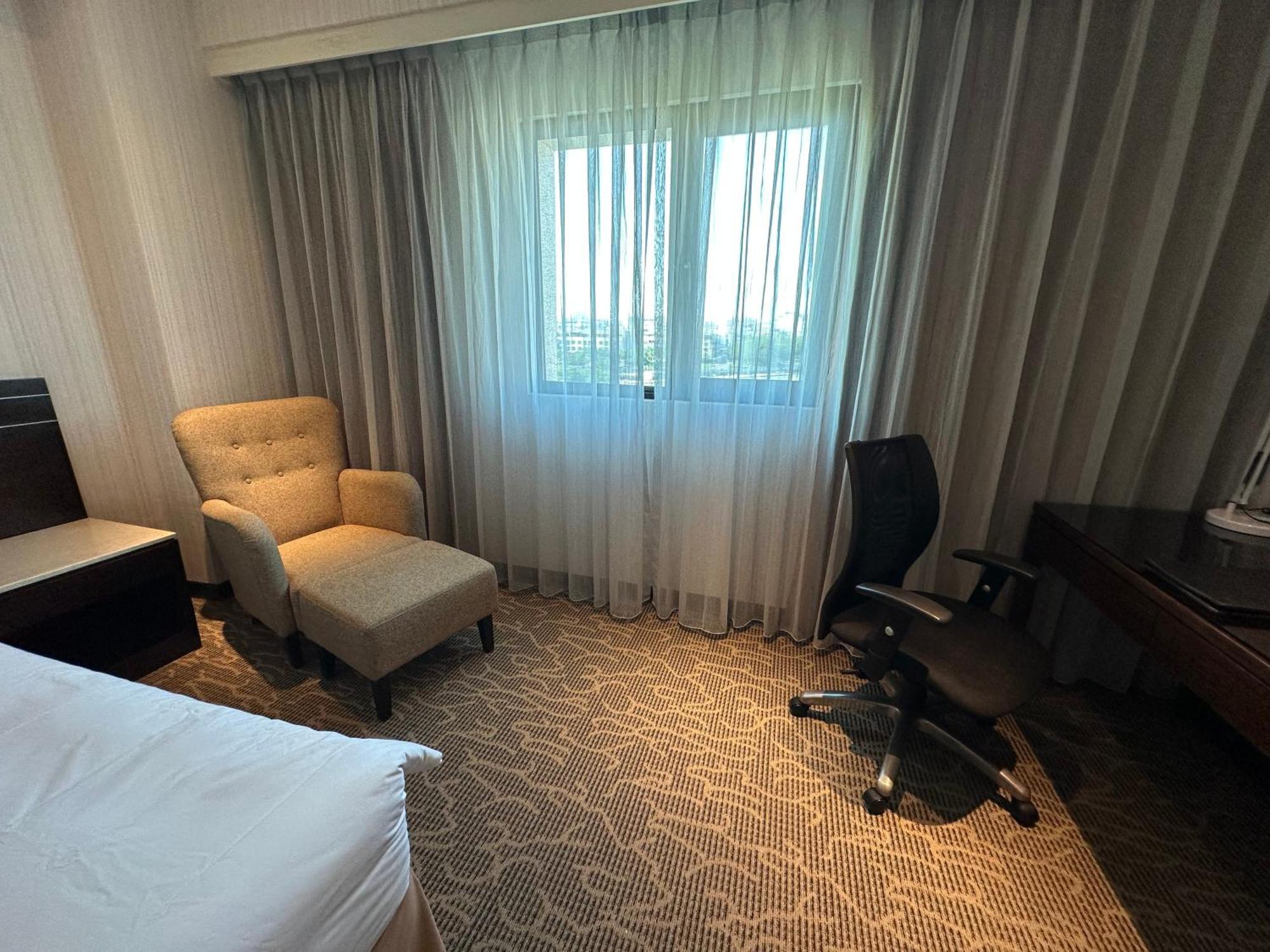 Young Soarlan Hotel - Tainan Esterno foto