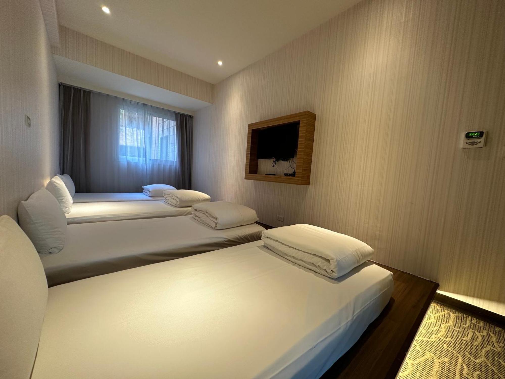 Young Soarlan Hotel - Tainan Esterno foto