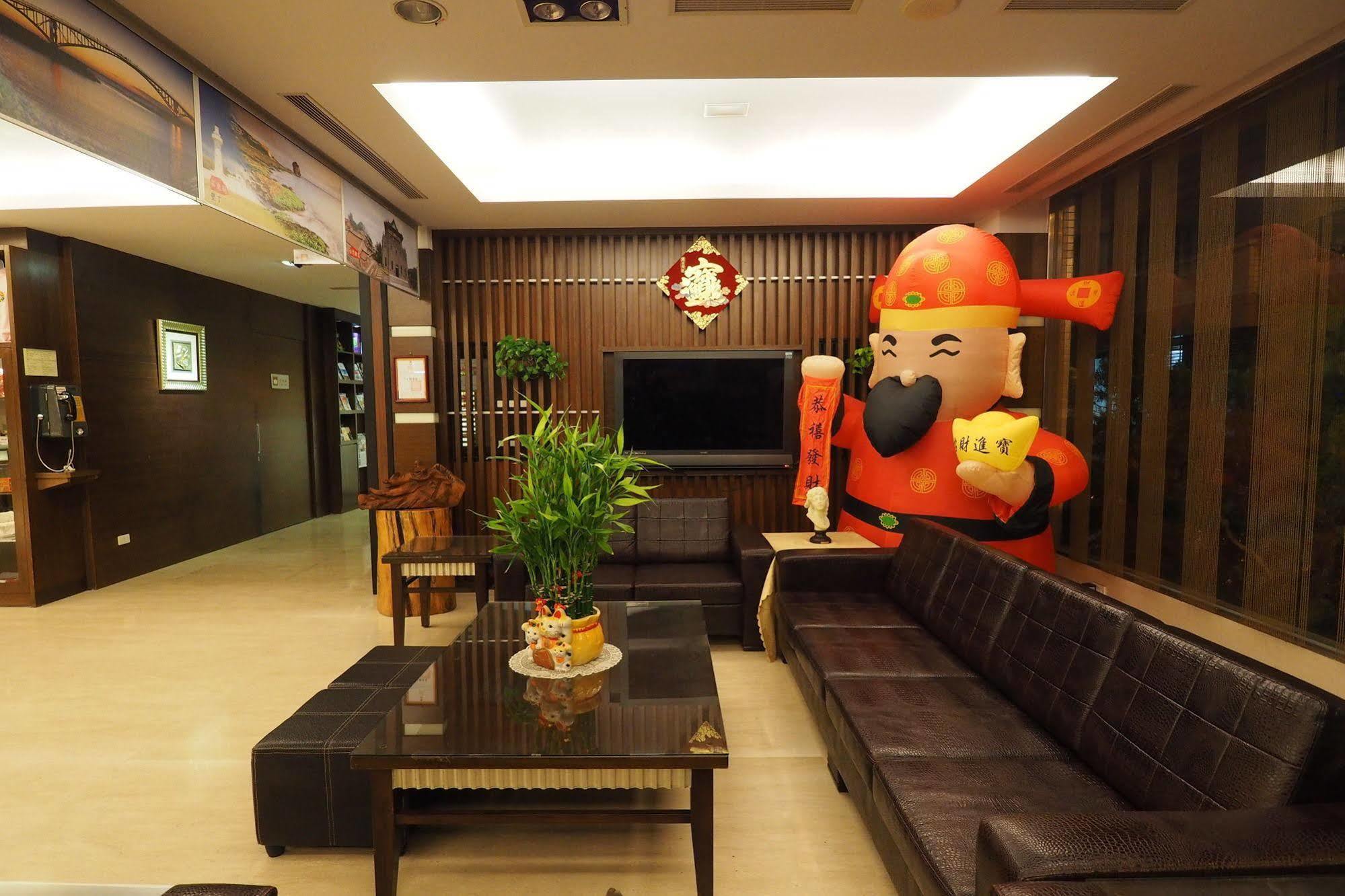 Young Soarlan Hotel - Tainan Esterno foto