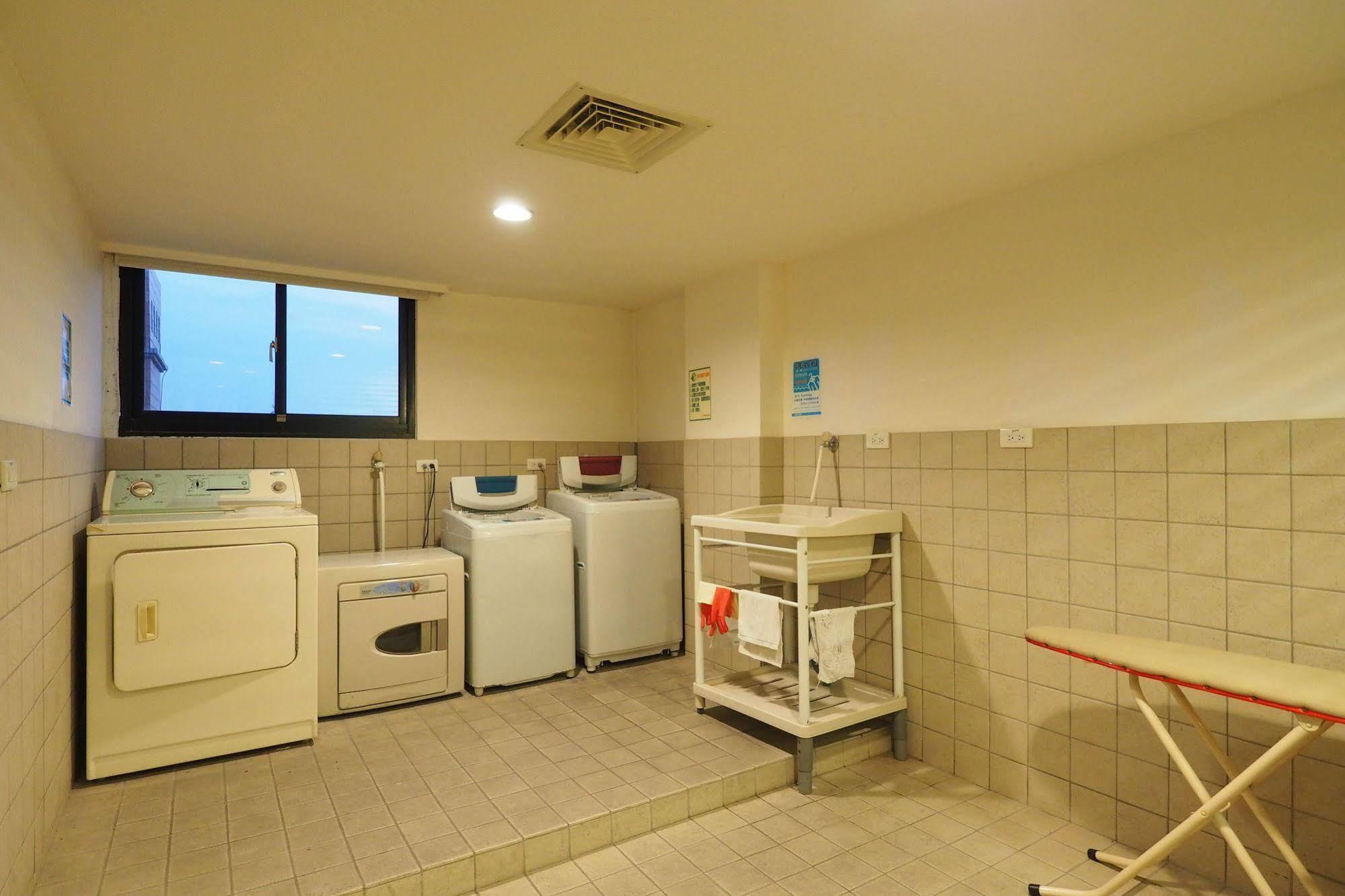 Young Soarlan Hotel - Tainan Esterno foto