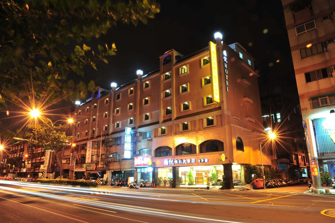 Young Soarlan Hotel - Tainan Esterno foto